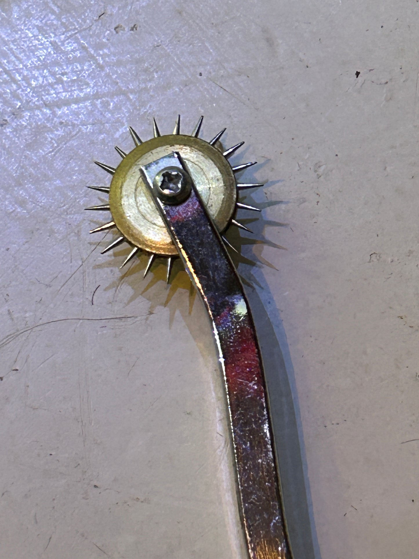 Roue à marquer le cuir