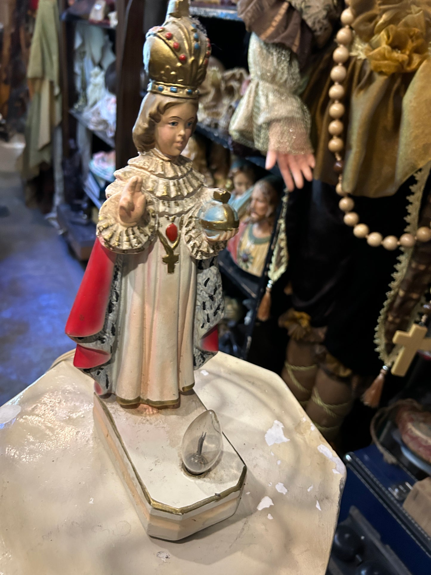 Statuette et lampe vintage de l'Enfant Jésus de Prague