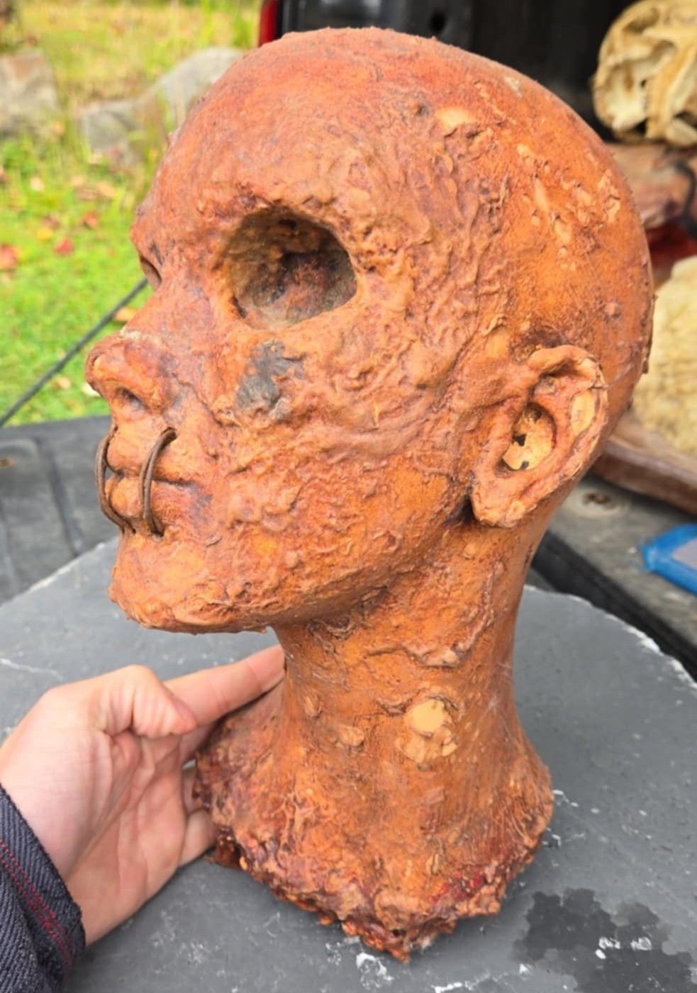 Sculpture Tête Zombie Femme par Jordan