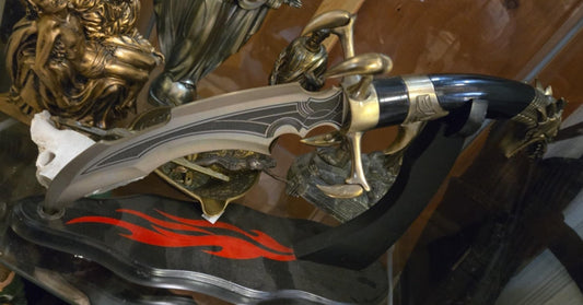 Dague décorative tête et griffes de Dragon