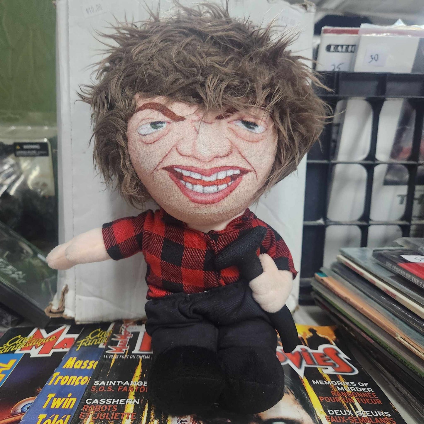 Poupée en peluche sinful dwarf