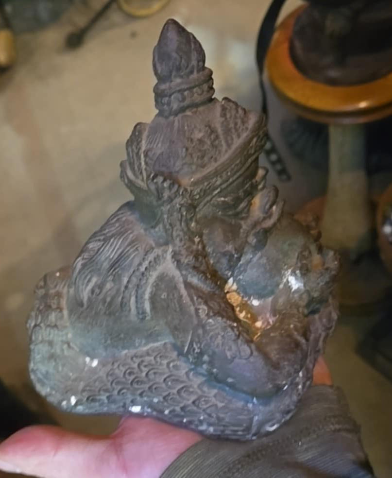 Statuette en métal de Phra Rahu dieu thaïlandais