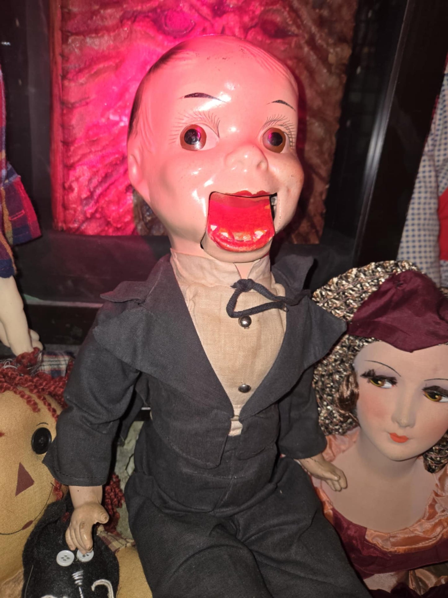 Petite poupée ventriloque antique