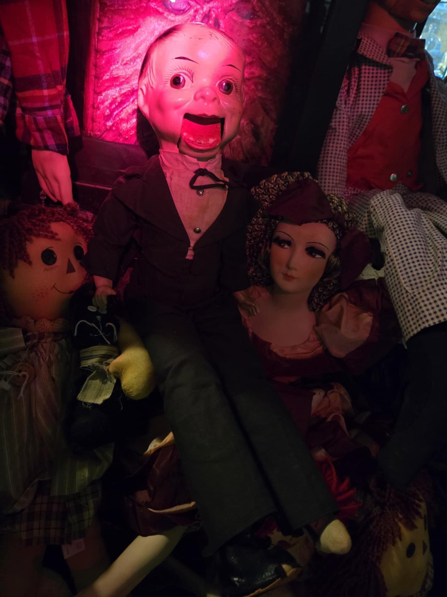 Petite poupée ventriloque antique