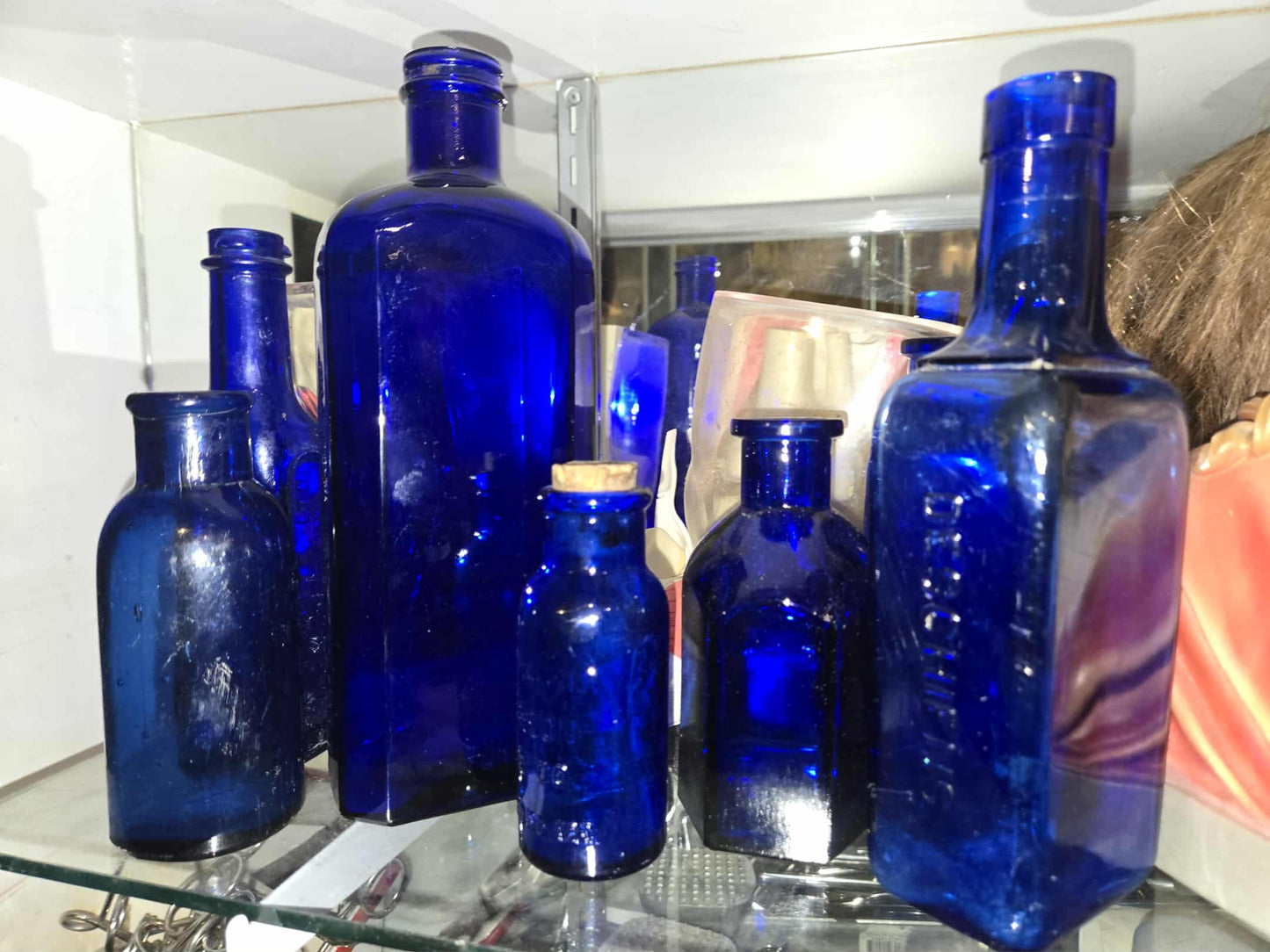 Bouteilles antiques bleu cobalt