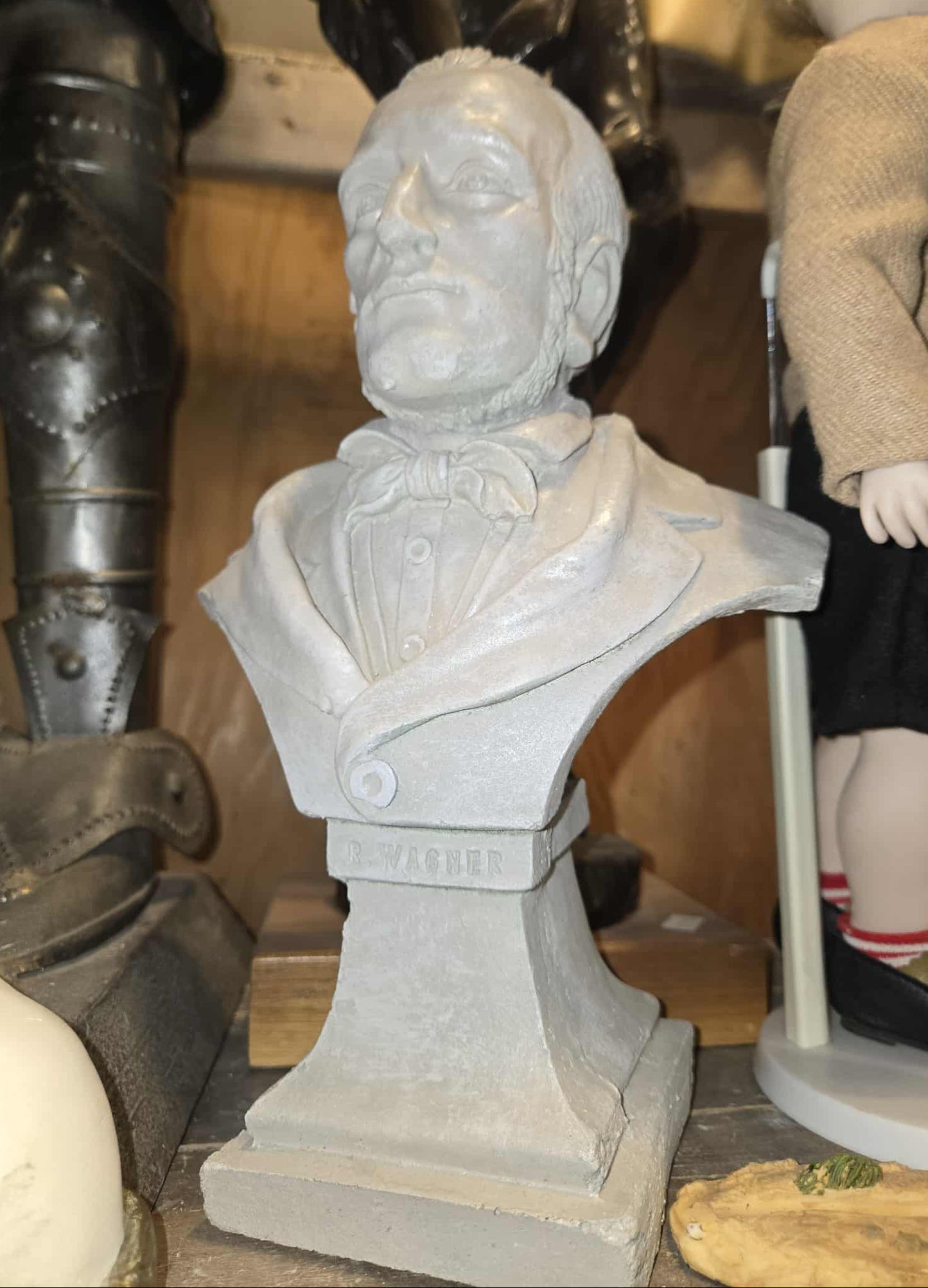 Buste en béton de R. Wagner