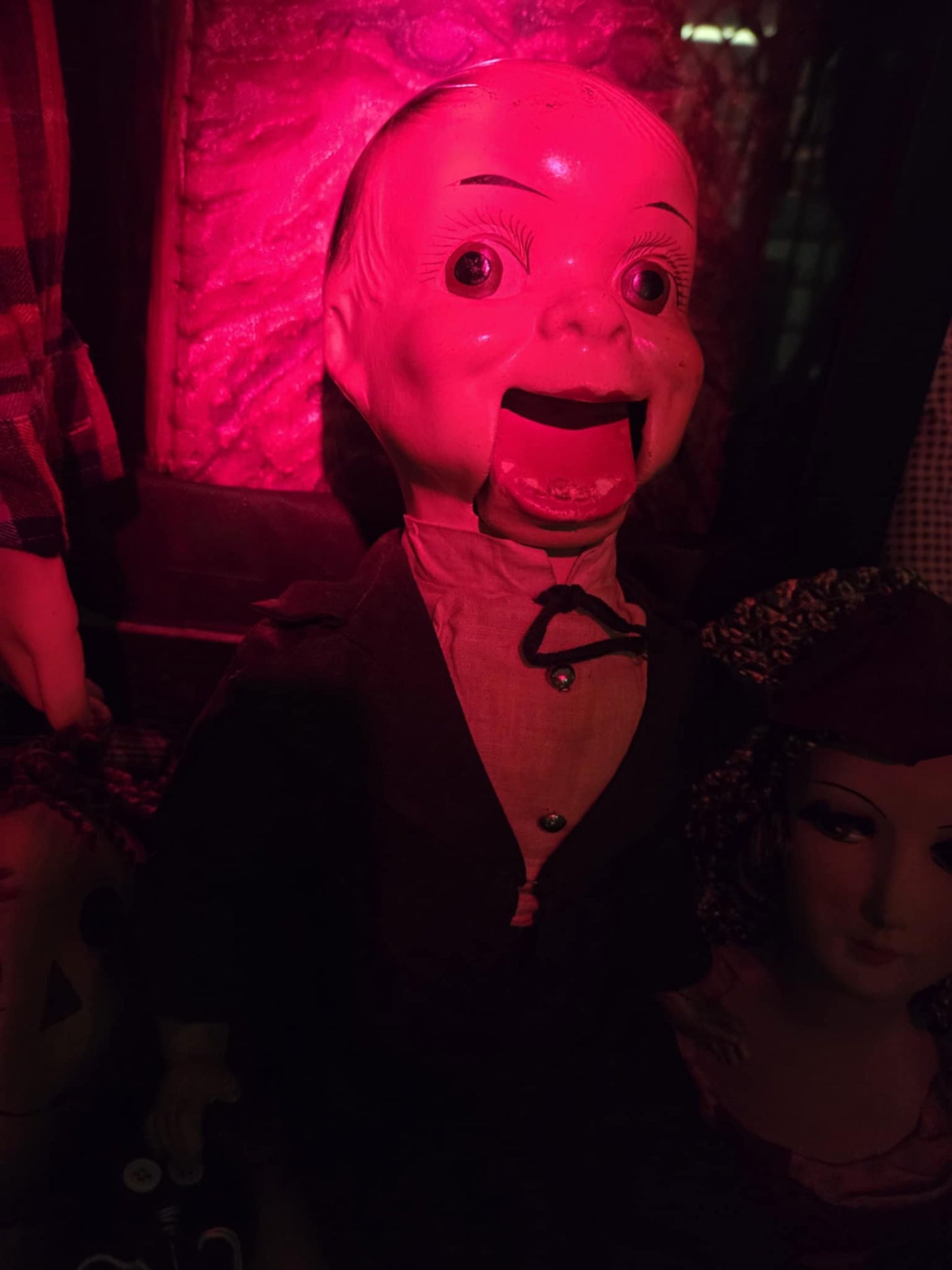 Petite poupée ventriloque antique