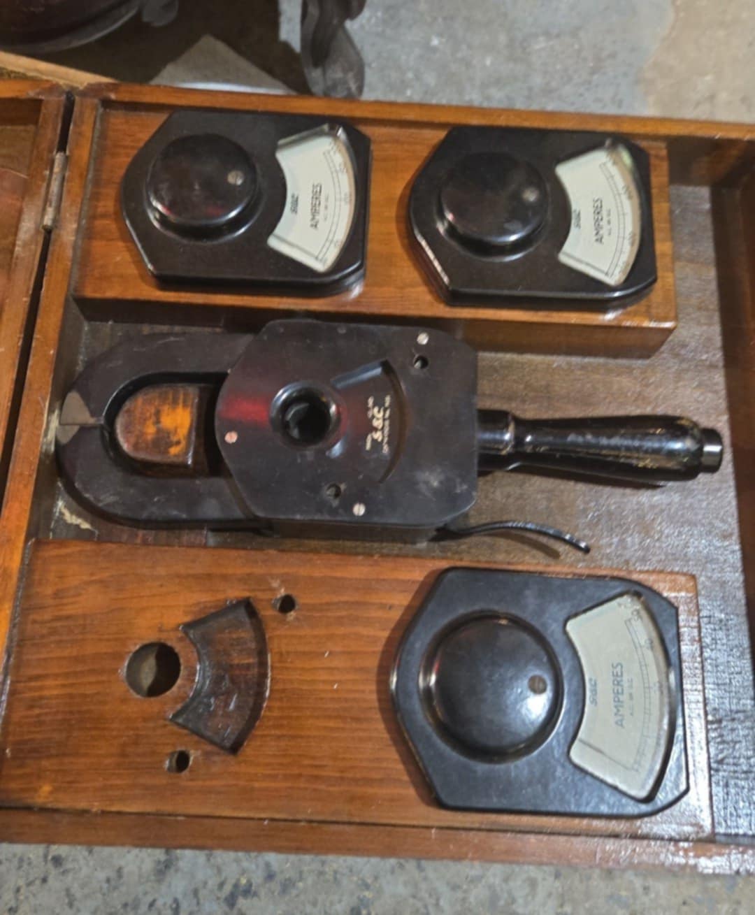 Jeu d'instruments de mesure électriques antique
