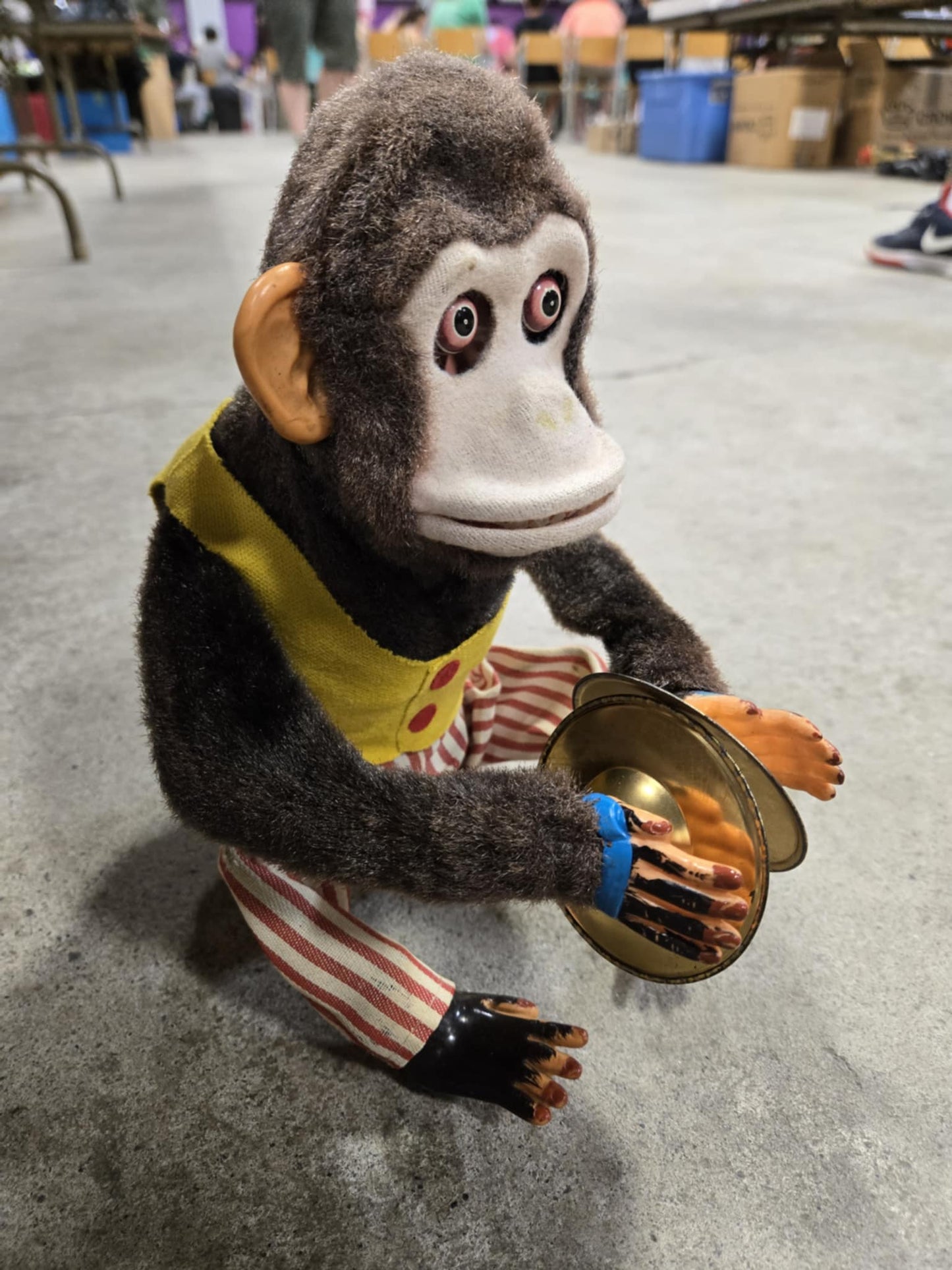Poupée mécanique chimpanzé "Jolly Chimp" fonctionnelle