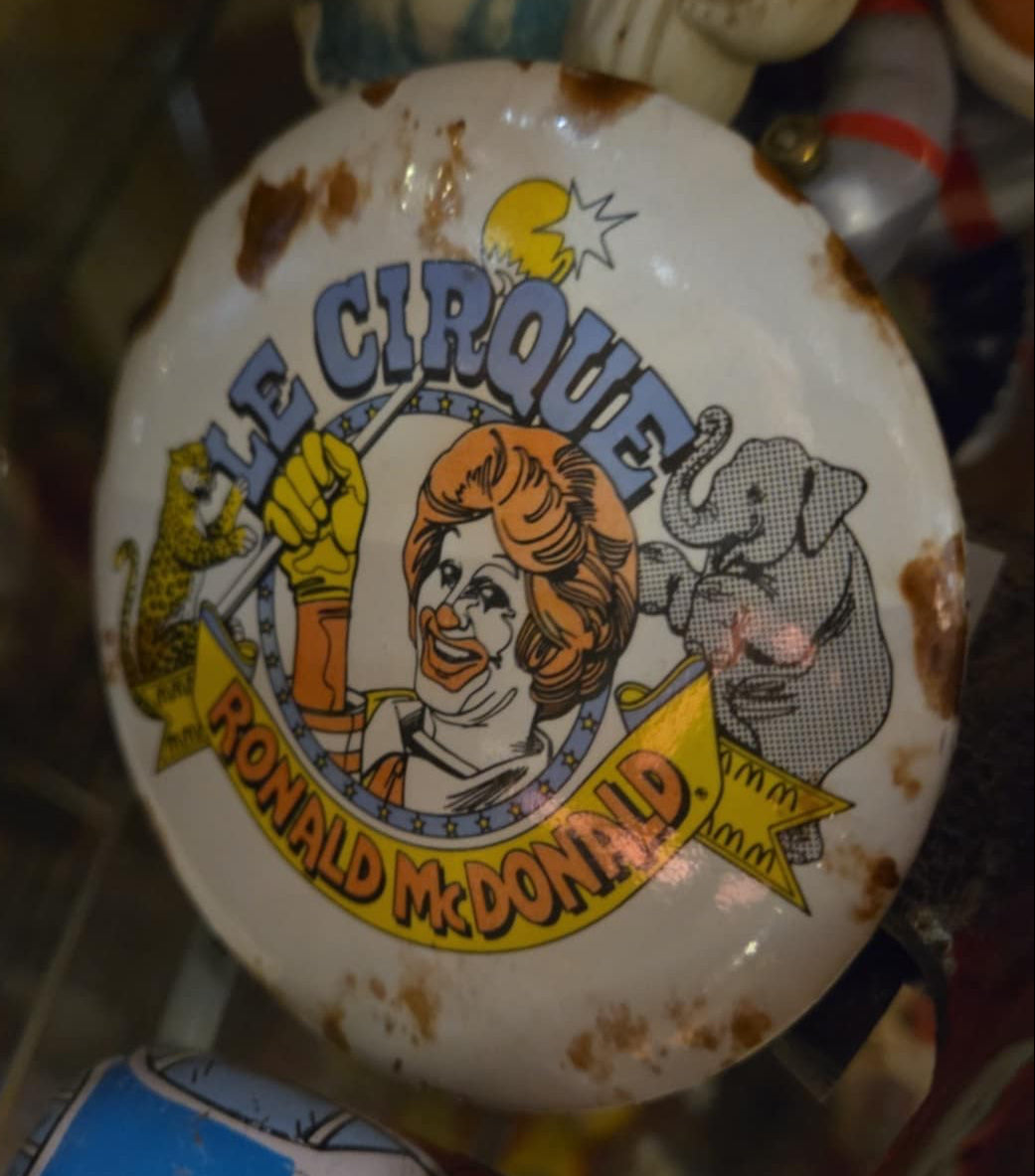 Macaron vintage Le Cirque Ronald McDonald