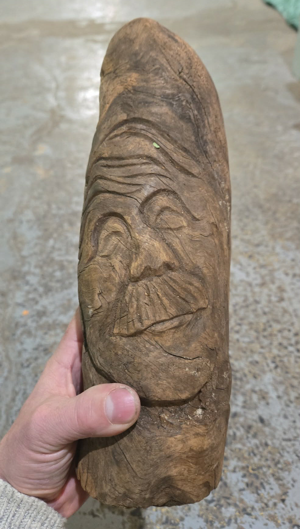 Très vieille sculpture Wood Spirit dans le bois