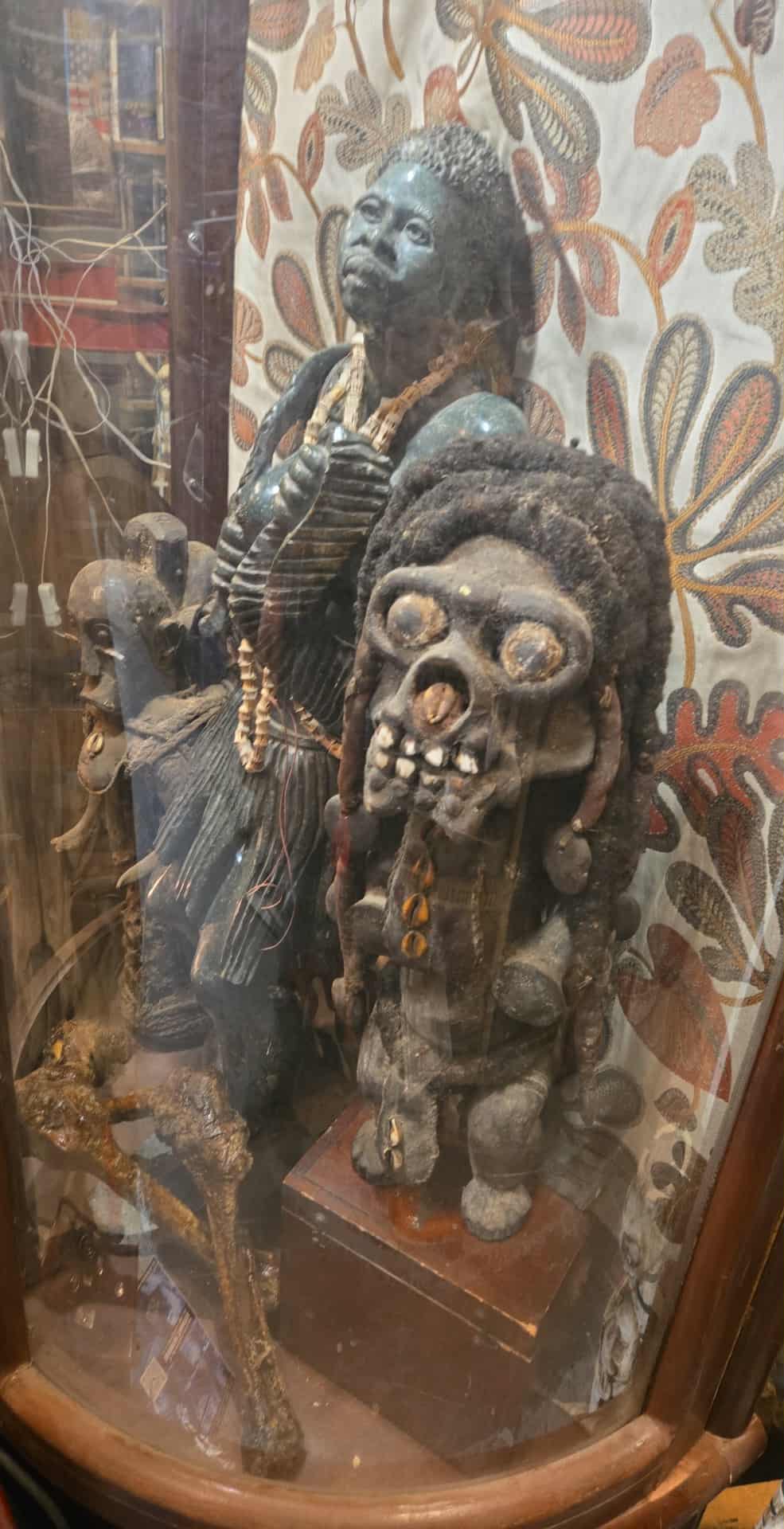 Fétiche antique rituel vaudou africain