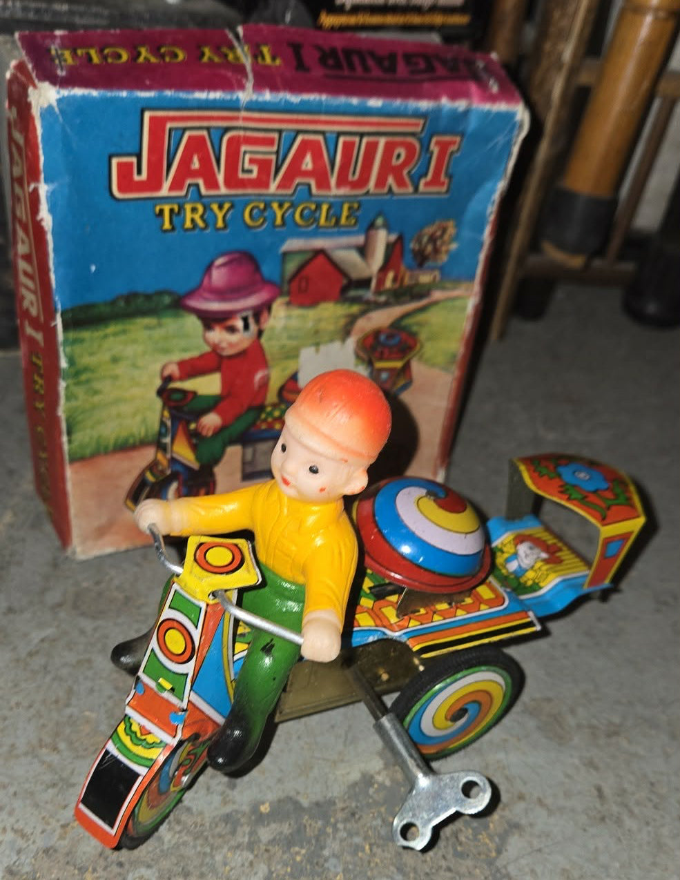 Jouet vintage en métal et plastique "Jagauri Try Cycle"