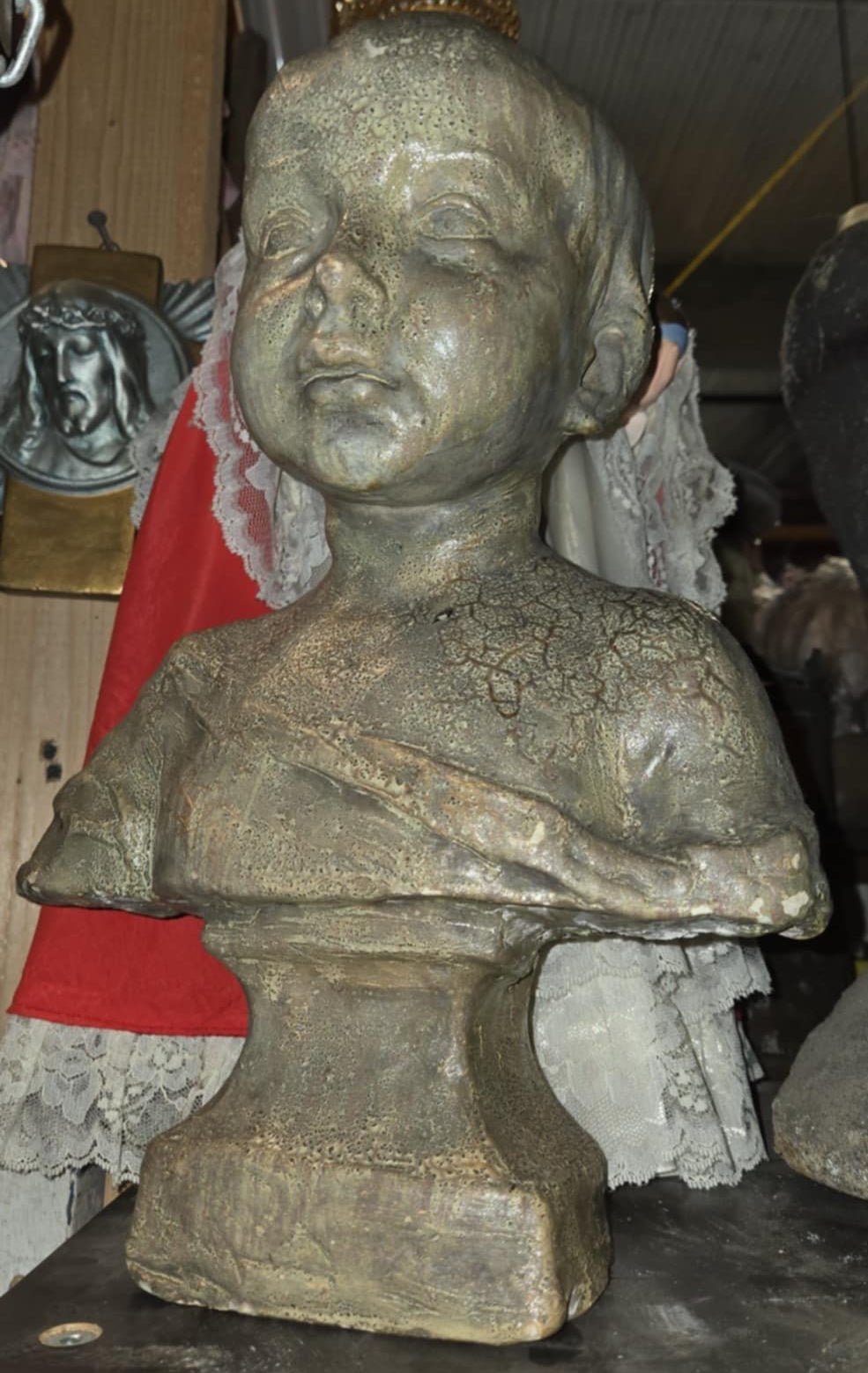 Buste en plâtre enfant