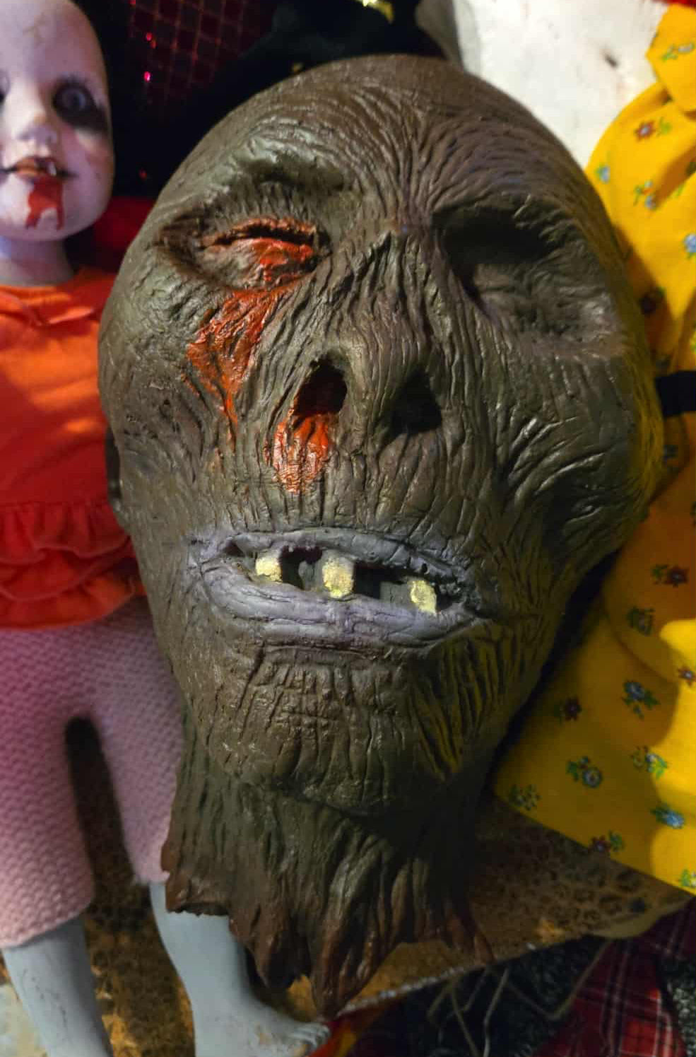 Tête de zombie en foam latex et latex par un artiste