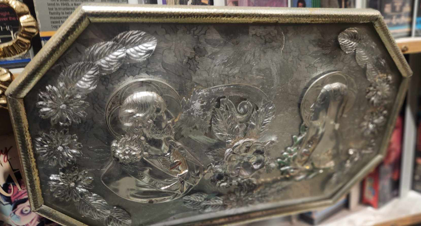 Bas relief en métal de Jésus et Marie.