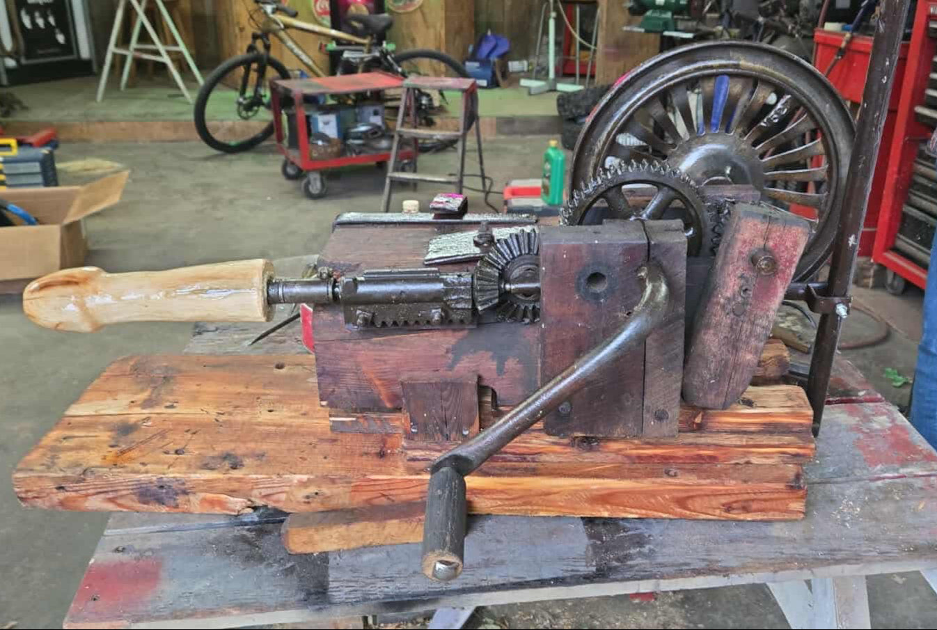 Sex Machine antique et moderne à crinque, par Bill et Christian