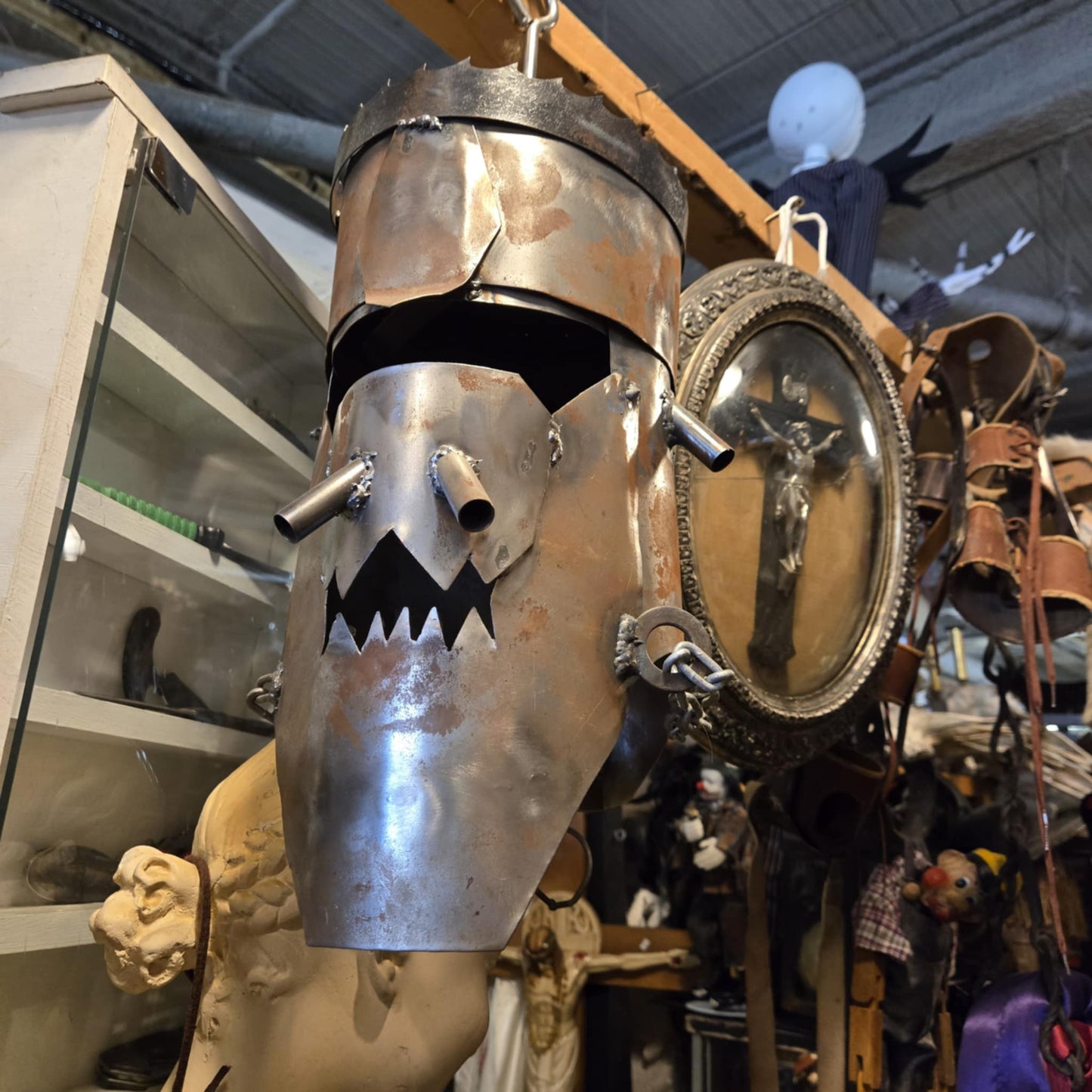 Masque de torture en métal