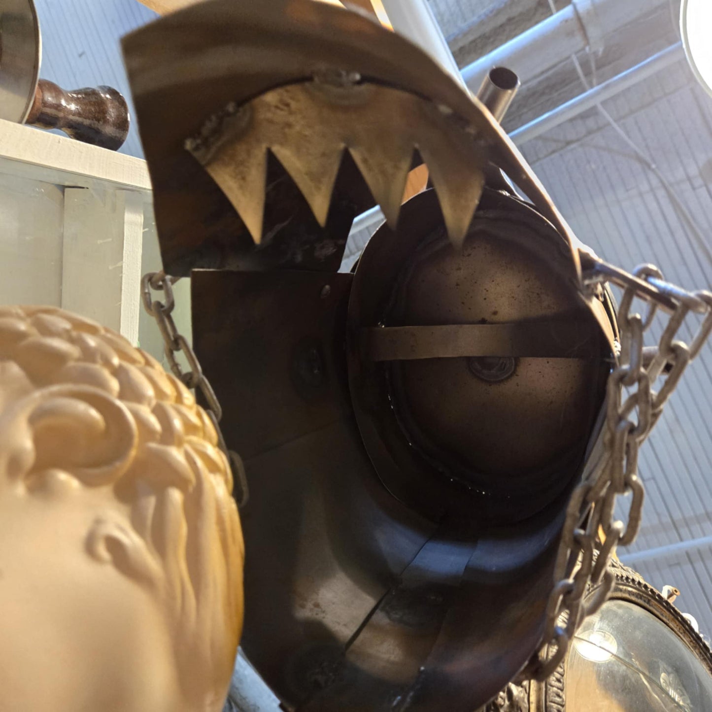 Masque de torture en métal