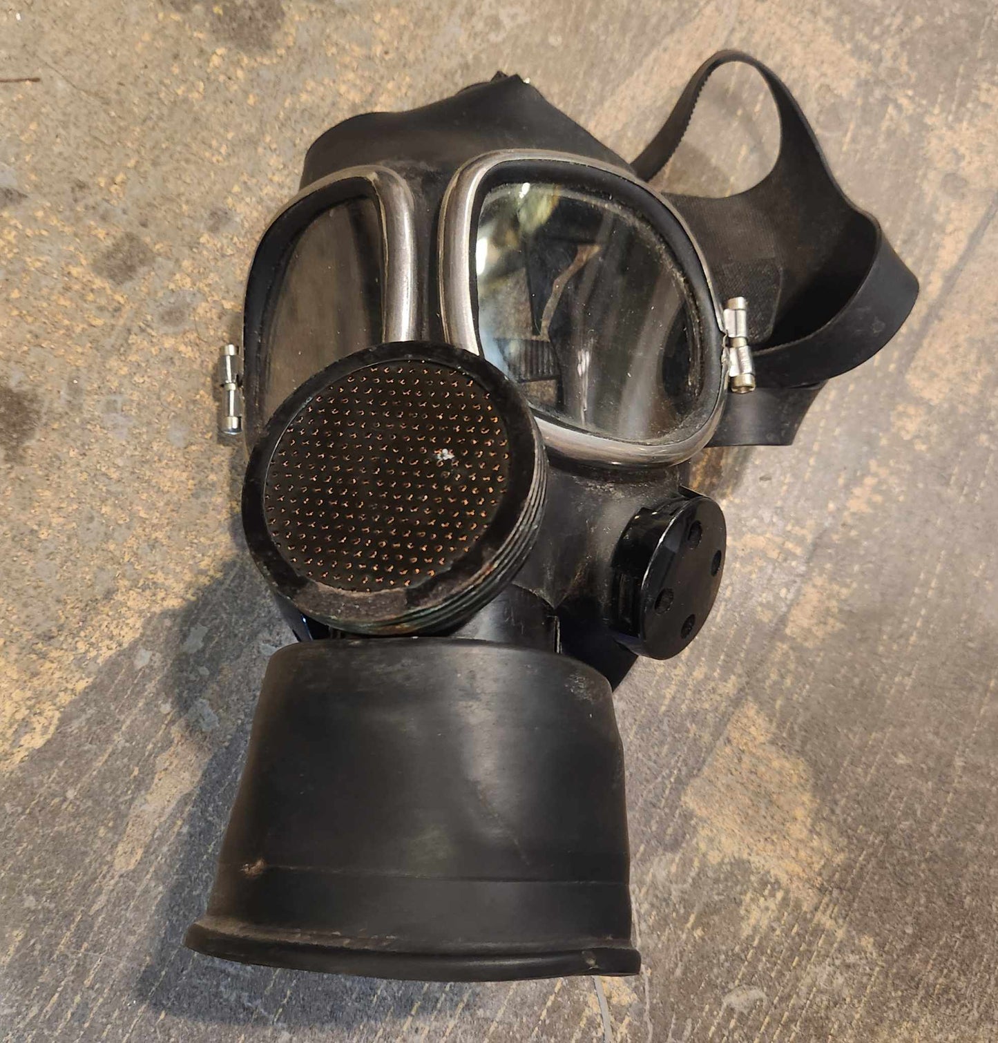 Masque à gaz authentique