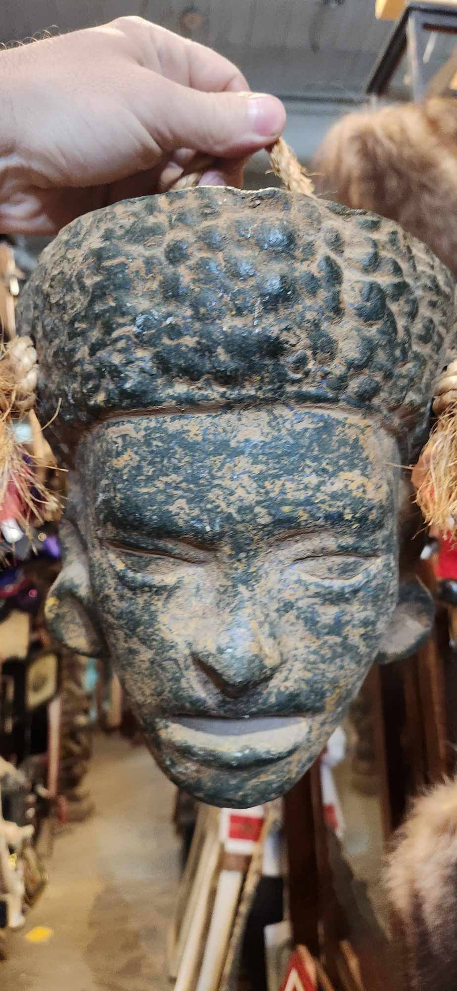 Masque tribal en pierre