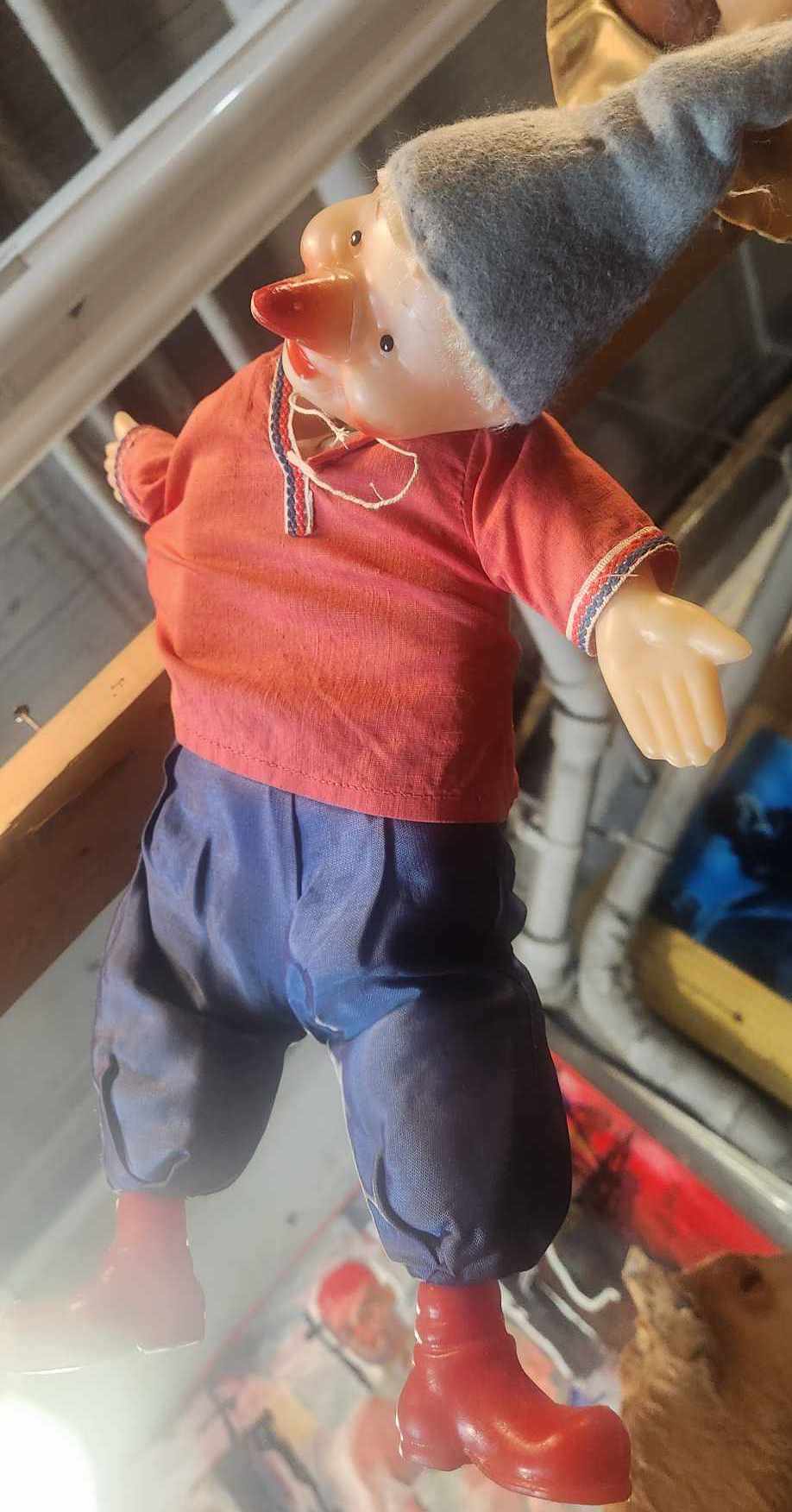 Poupée clown vintage circa 1950.