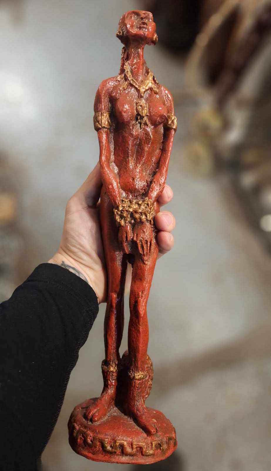 Sculpture tribale faite par un artiste