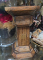 Petit hôtel chandelier en bois