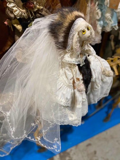 Poupée sculpture créée par l'artiste Ann-Aumalie Sauvage