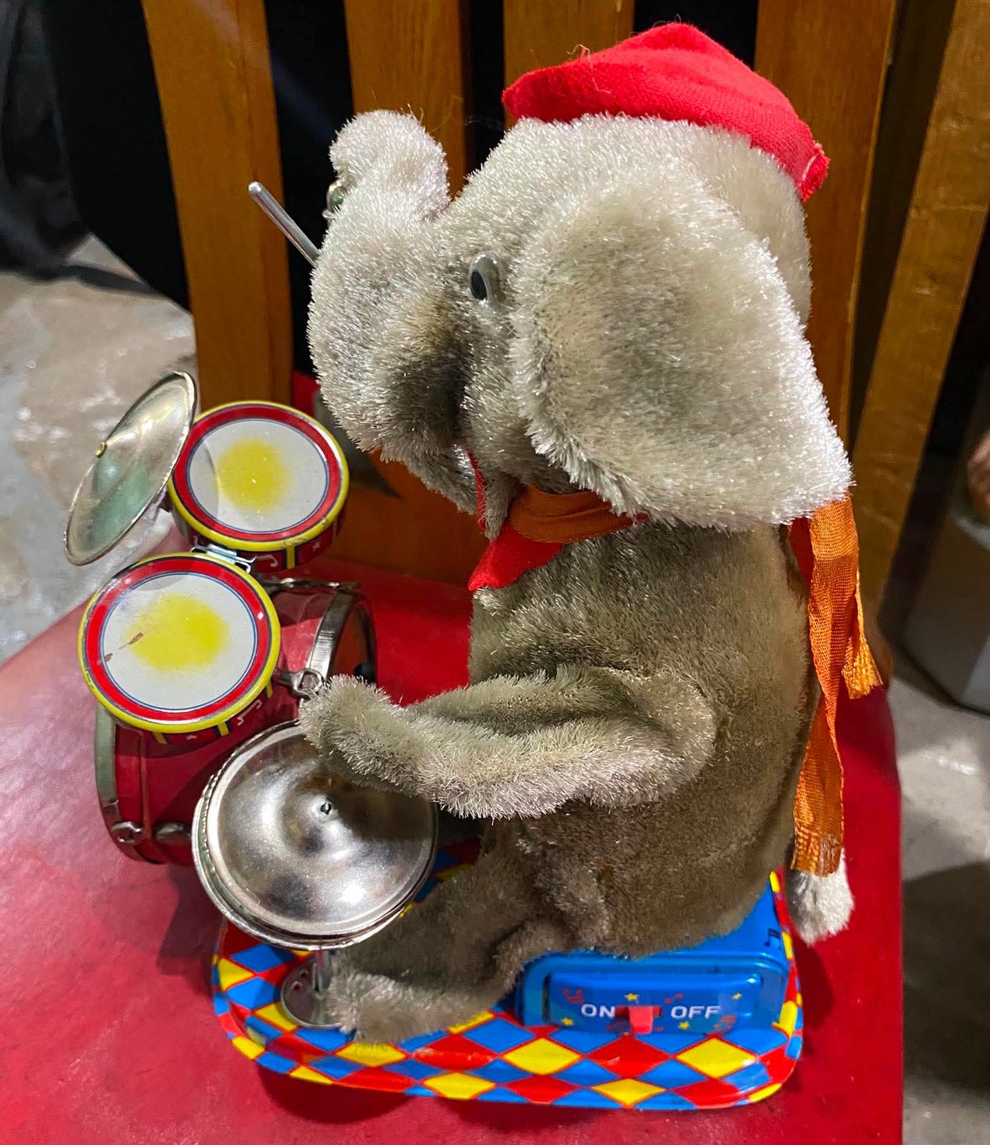 Jouet vintage Mambo the Jolly Drumming Elephant