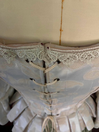 Robe de style géorgien ou de la Renaissance