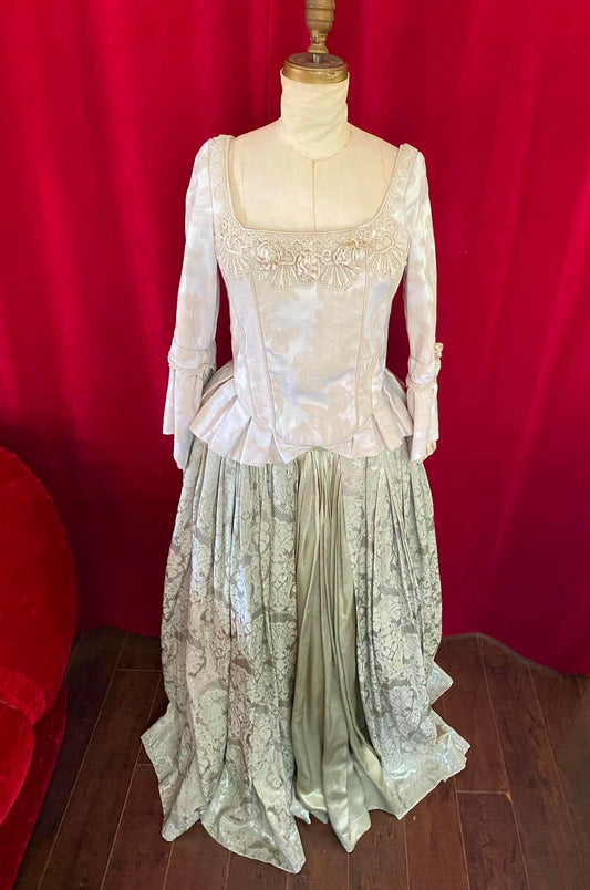 Robe de style géorgien ou de la Renaissance