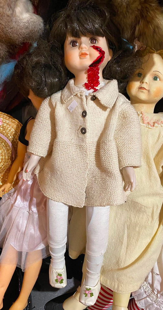 Poupée vintage modifiée par une artiste