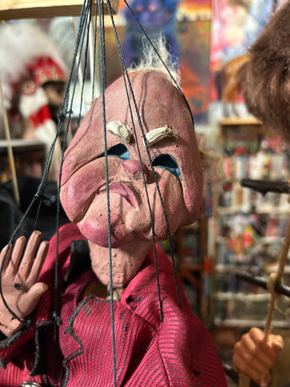 Marionnette antique européenne vieillard, en bois.