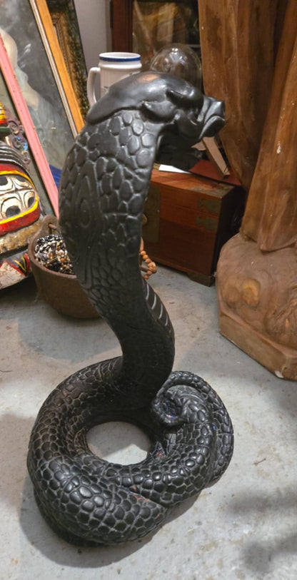 Statue serpent cobra.