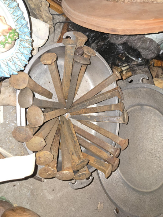 Clous de chemin de fer antiques