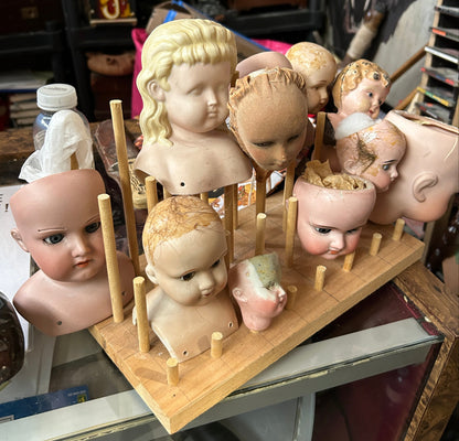 Lot de Têtes et Bustes de Poupées Antiques