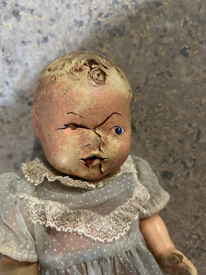 Poupée antique écorchée