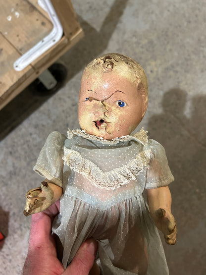 Poupée antique écorchée