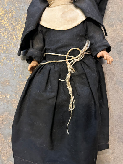 Poupée religieuse ancienne.