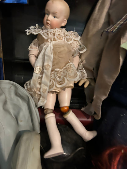 Poupée antique articulée en porcelaine Allemagne