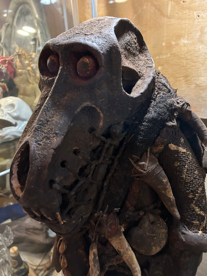 Fétiche vaudou unique et antique du Cameroun