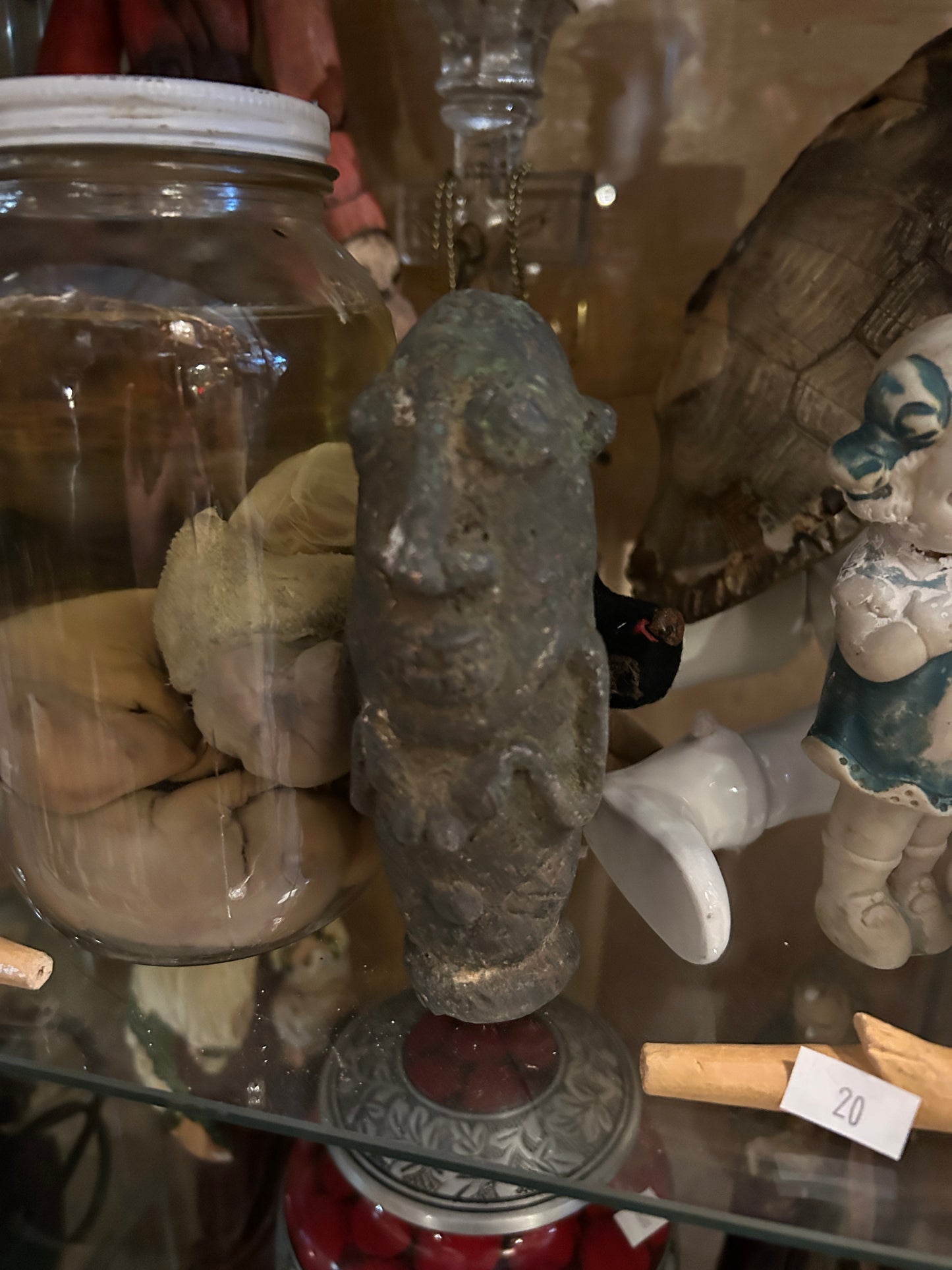 Statuette en argile pour rituel vaudou