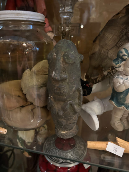 Statuette en argile pour rituel vaudou