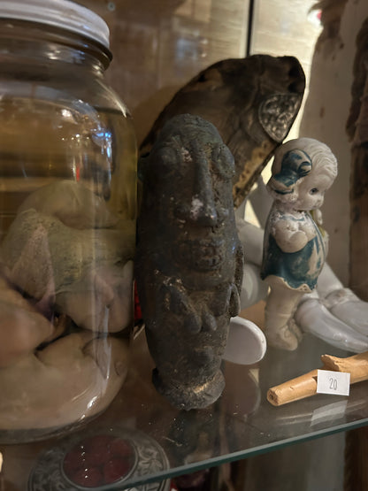 Statuette en argile pour rituel vaudou