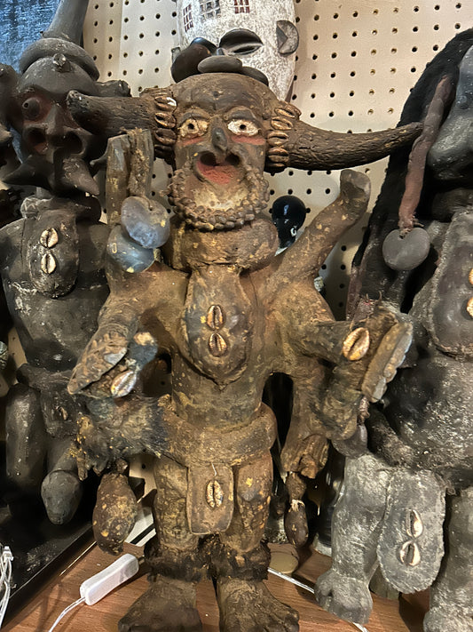 Statue vaudou fétiche antique camerounais. Tribu Tikar.