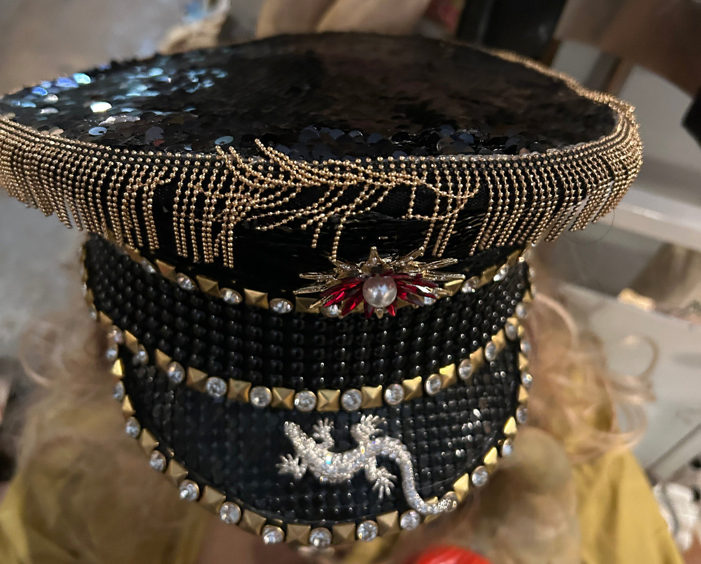 Képi à paillettes