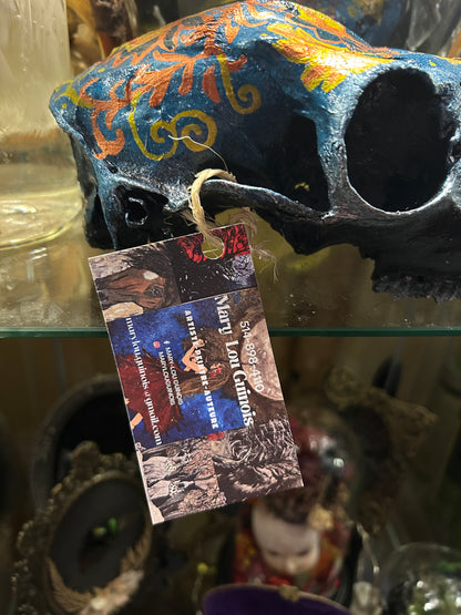 Peinture originale sur crâne de chèvre, par Mary Lou Guinois.