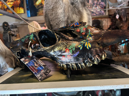 Peinture originale sur crâne de vache par Mary Lou Guinois