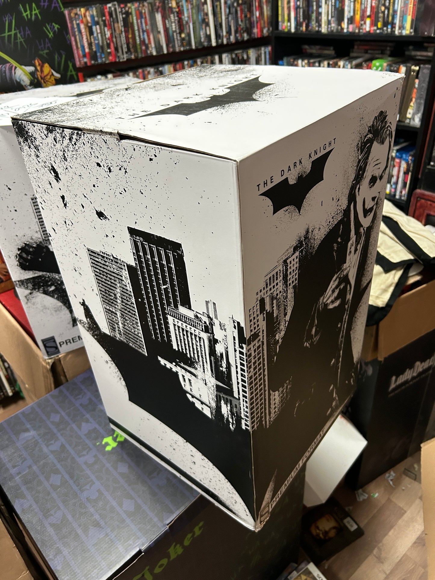 Statue The Joker "The Dark knight" Premium Format Exclusive par Sideshow Collectables